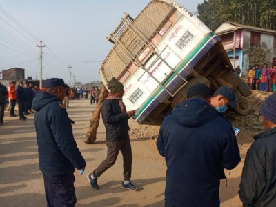 accident-hetauda-raigau-1611905439.jpg