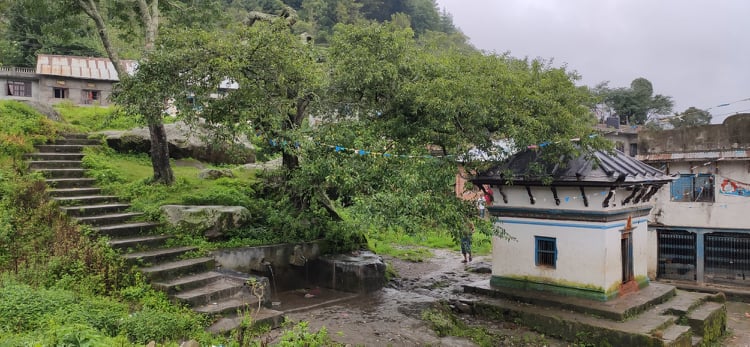 थाहा–३ मा रहेको सेतिगणेश मन्दिर छेवैको जोर ढुङ्गेधारा । 