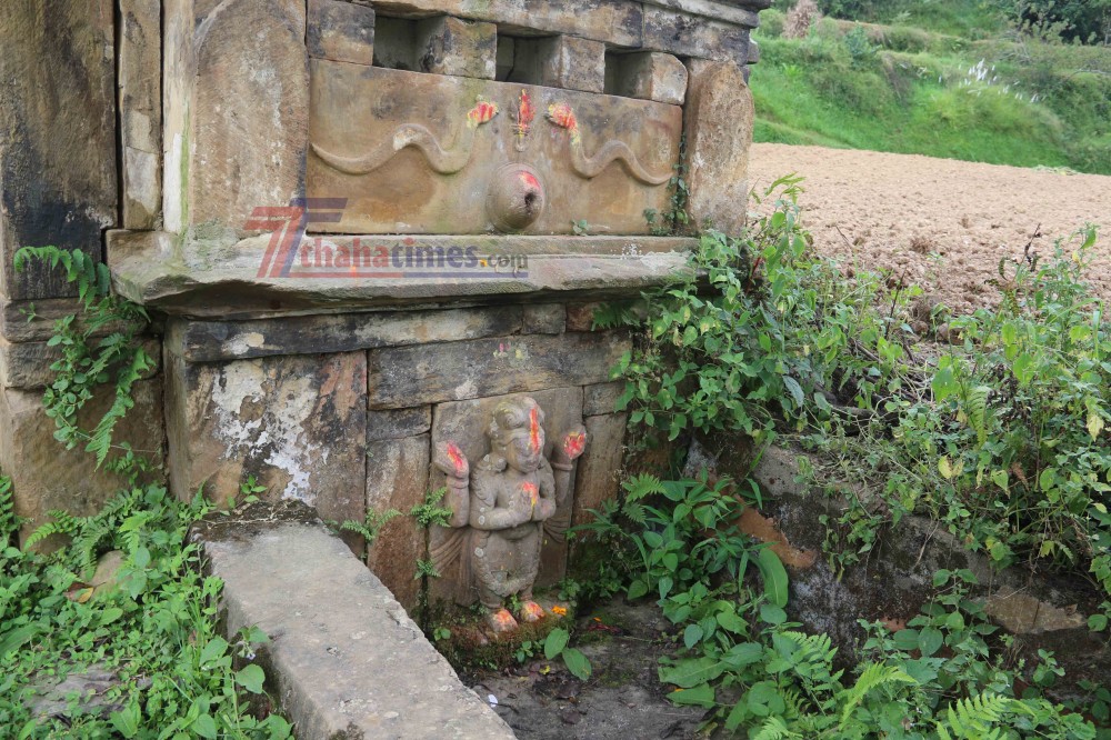 थाहा–१० अम्बुडोलमा रहेको ऐतिहाँसिक ढुङ्गेधारा ।