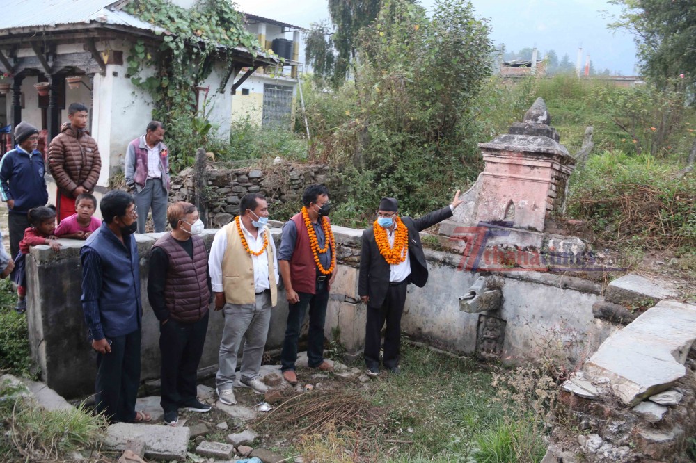 पालुङ शहरमा रहेको ढुङ्गेधारा ।