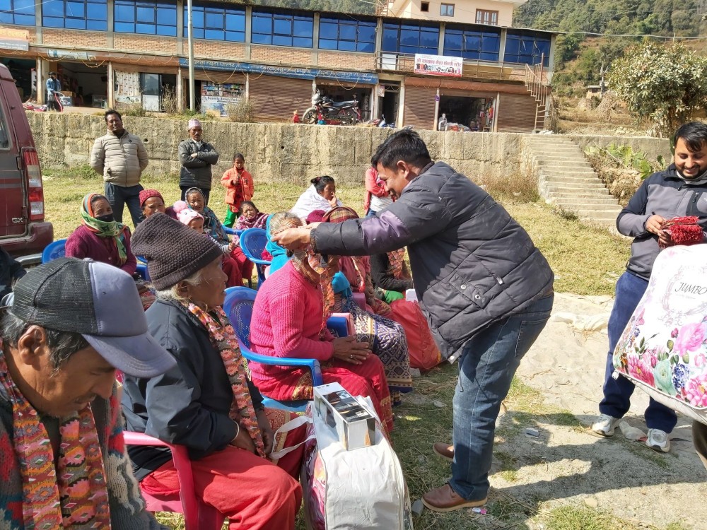 थाहा नगरपालिका वडा नम्बर ९ मा गरिएको सम्मान तथा सामाग्री वितरण ।