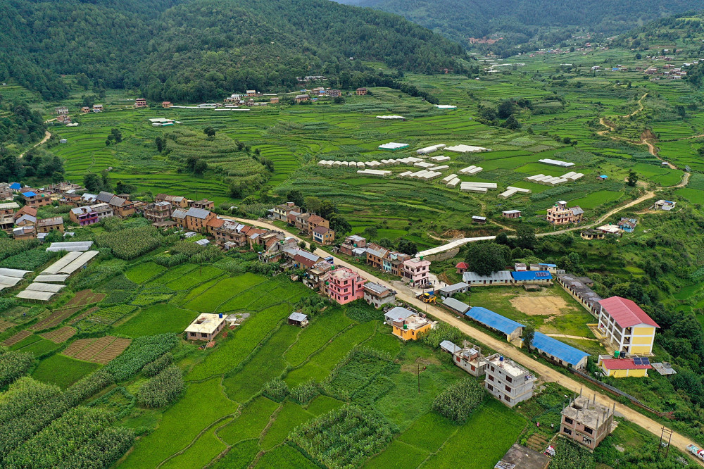 थाहा नगरपालिका वडा नम्बर १० मा रहेको टौखेल बजार नजिकै खेतका फाँटहरु । साथमा कुन्छाल कुलेखानी सडक । यो सडक कुलेखानी जलासय निर्माणका क्रममा वि.सं. २०३४ सालमा बनेको हो । 