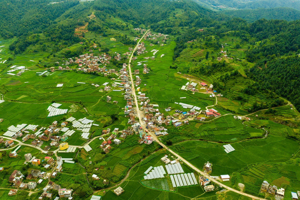 थाहा नगरपालिका वडा नम्बर ६ को बज्रवाराही सरस्वती बजार र खेती लगाइएको फाँटहरु । 